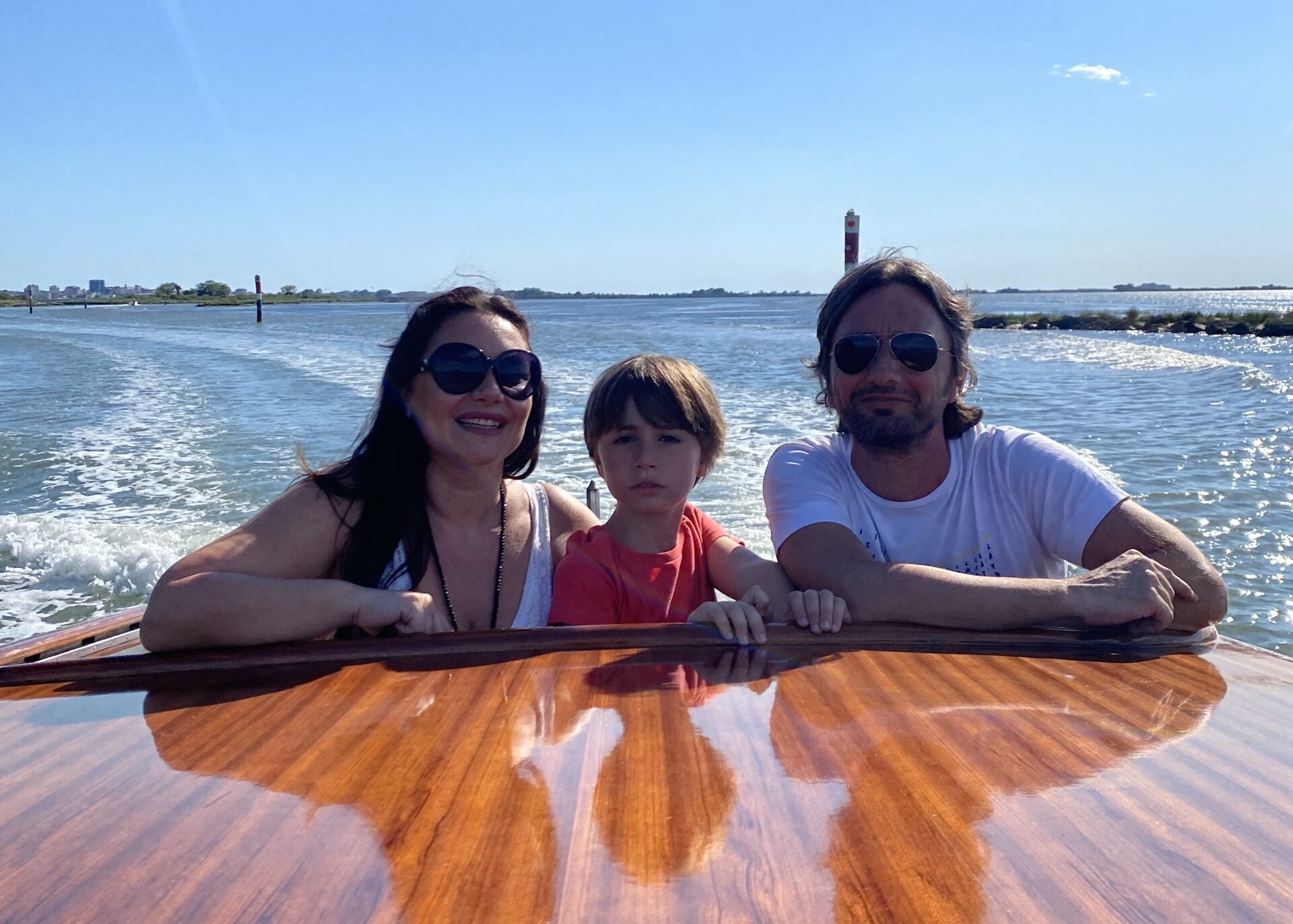 Grado tra hotel, spiagge, famiglie, cibo e barca a vela.